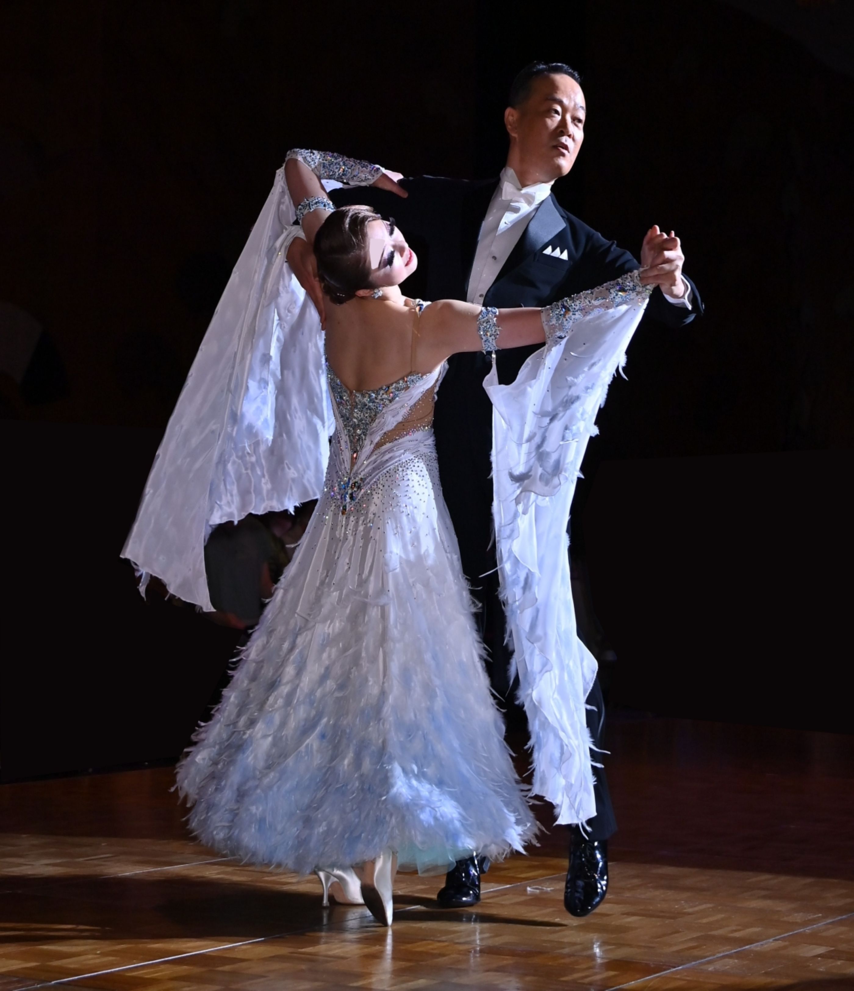 正しい姿勢、バランスを覚えよう 上達する社交ダンス