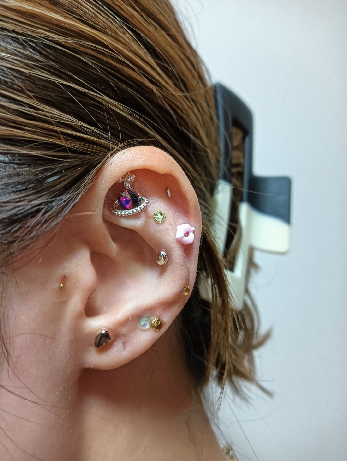 一日で耳つぼジュエリーが施術可能に 耳つぼセラピスト講座｜広島