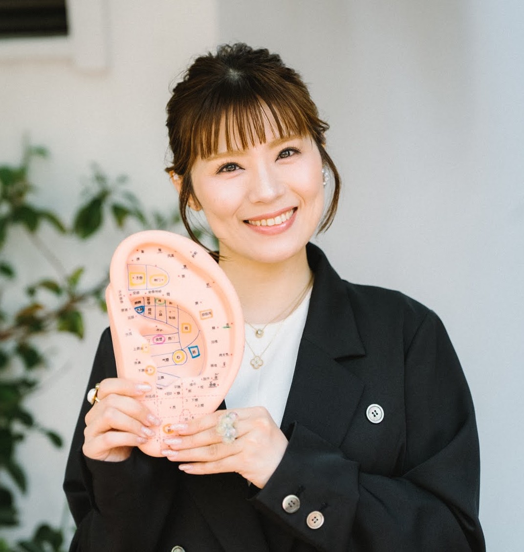 一日で耳つぼジュエリーが施術可能に 耳つぼセラピスト講座