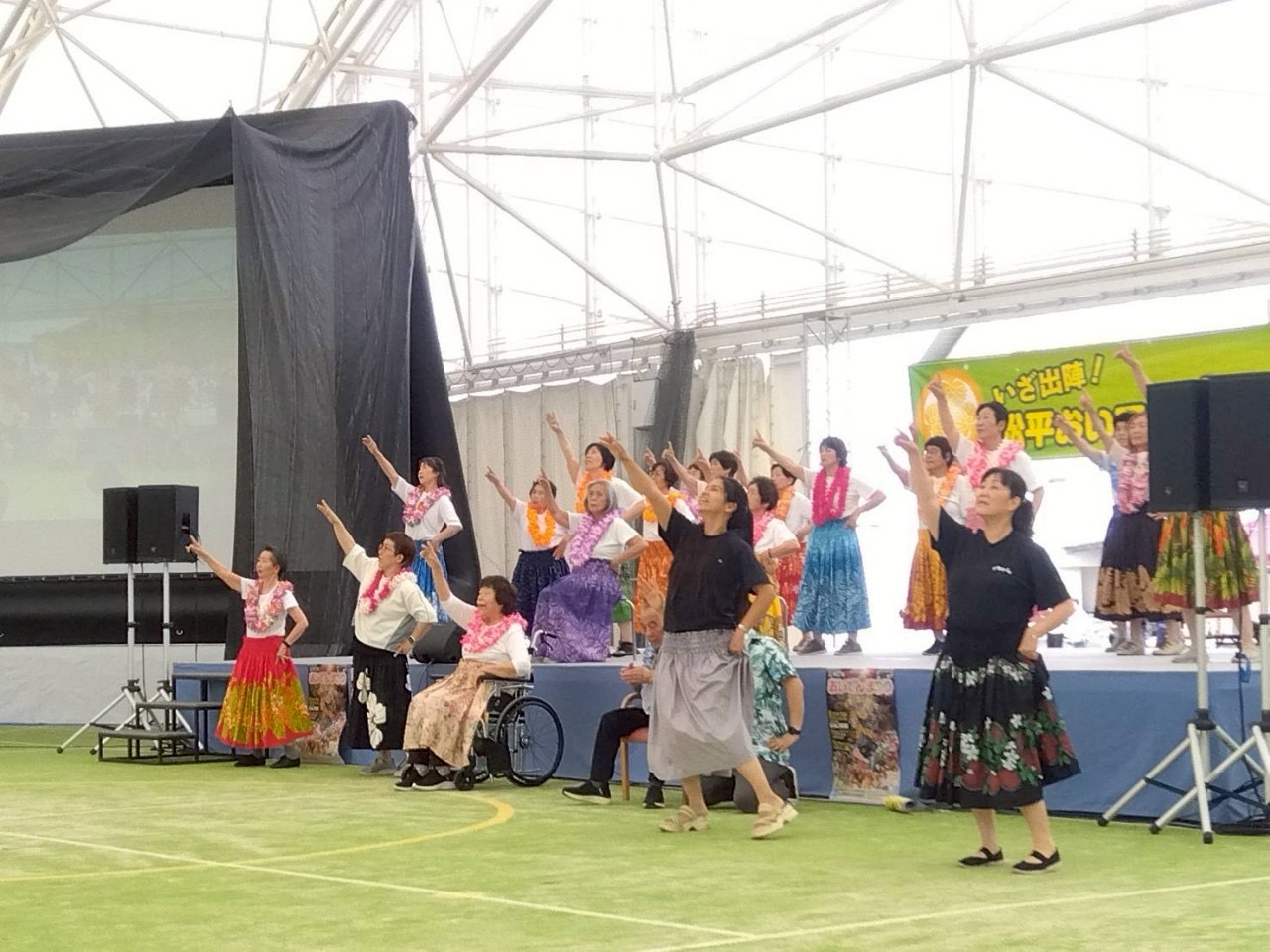 カラフルな衣装で踊る フラトレ® 春号新講座 3/23・4/13(月)特別体験会