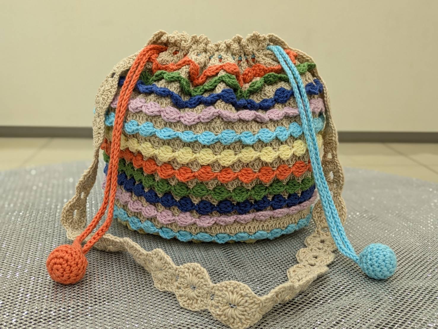 今はやりのカギ針で作る 初心者向けの小物編み物 春の新講座 4/20(月)スタート