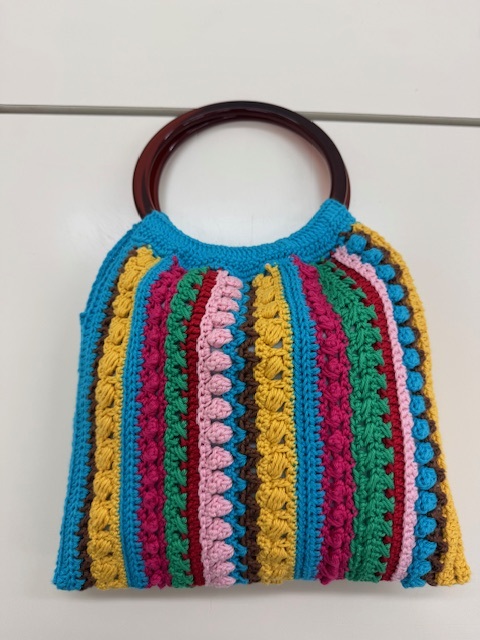 今はやりのカギ針で作る 初心者向けの小物編み物 春の新講座 4/20(月)スタート