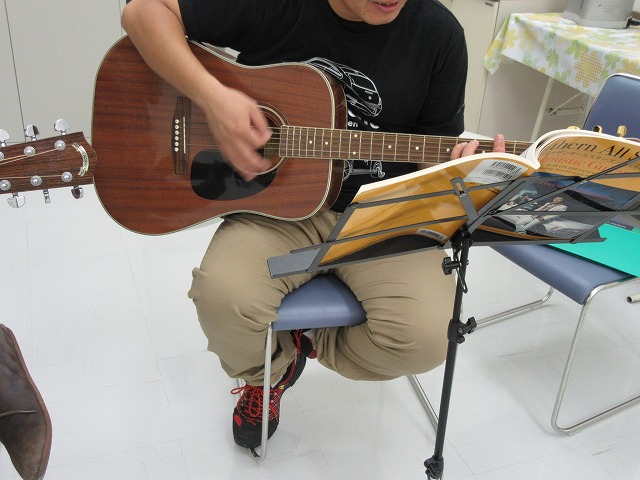 エレキ&アコースティック ギター教室(初級)