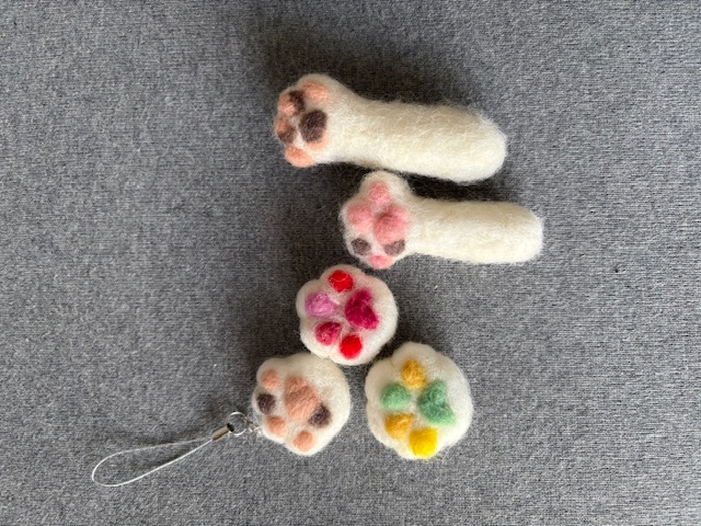 羊毛フェルトで作る ★カラフル肉球グッズ 春の1DAY講座