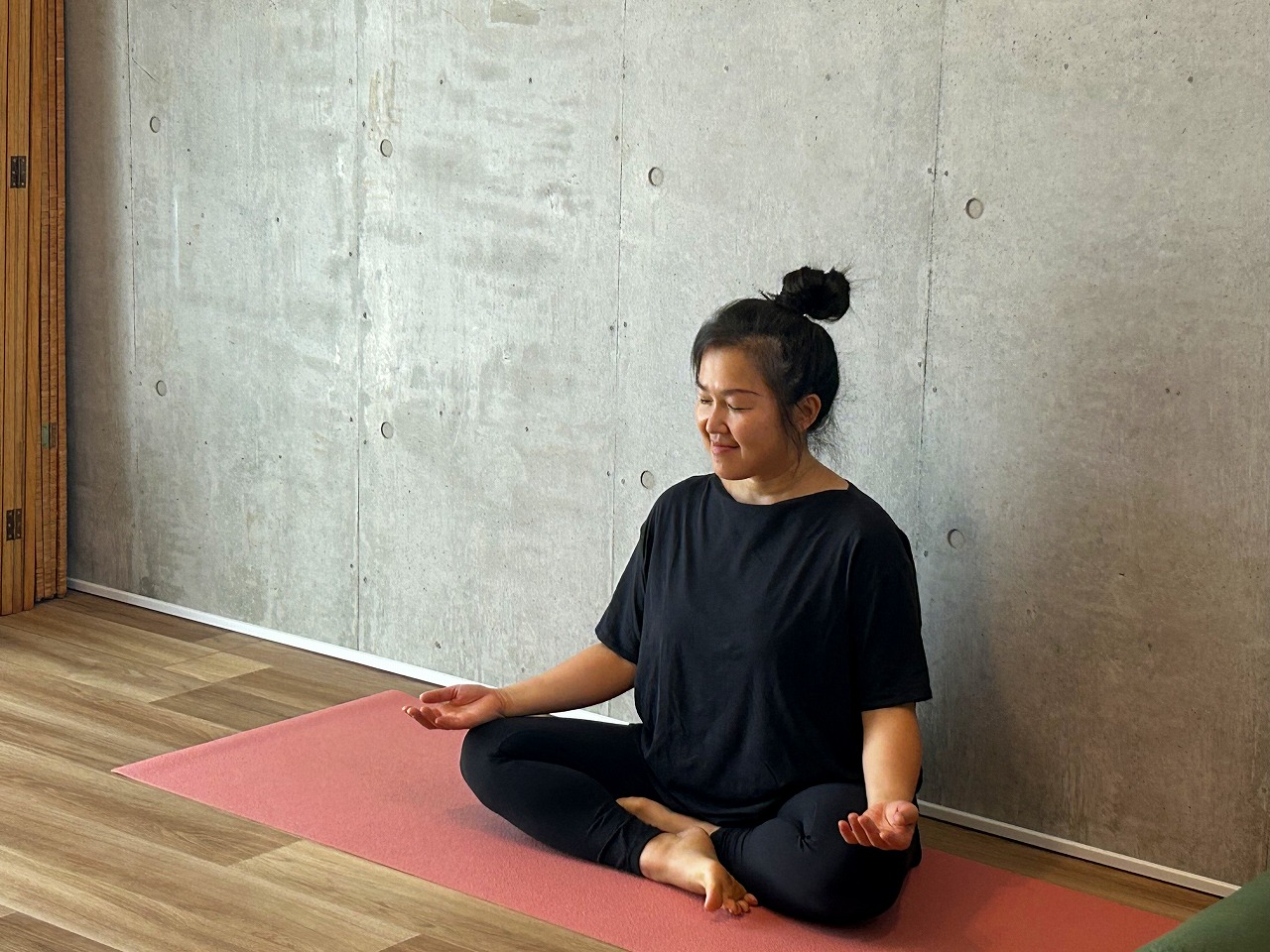 アロマと呼吸で整う時間 スローヨガ ★春の新講座 4/7(火)体験会★