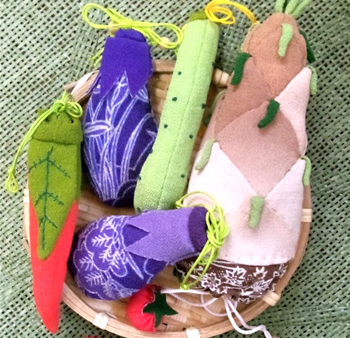 【基礎からはじめる ちりめん細工】 かわいらしくやさしい風合い