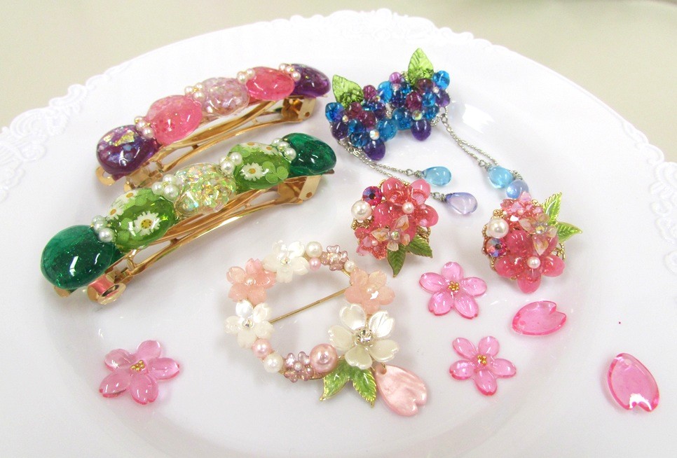 キラキラパーツやレジンを使って ハンドメイドアクセサリー 春号新講座 4/17(金)スタート