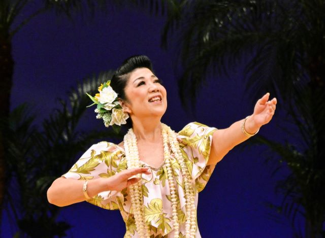 楽しく踊りましょ! フラダンスはじめましょ!