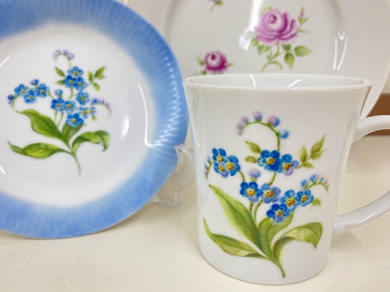 ペンと筆で描く、陶絵付け ポーセリンペインティング<全2回> ★春の新講座 全2回★