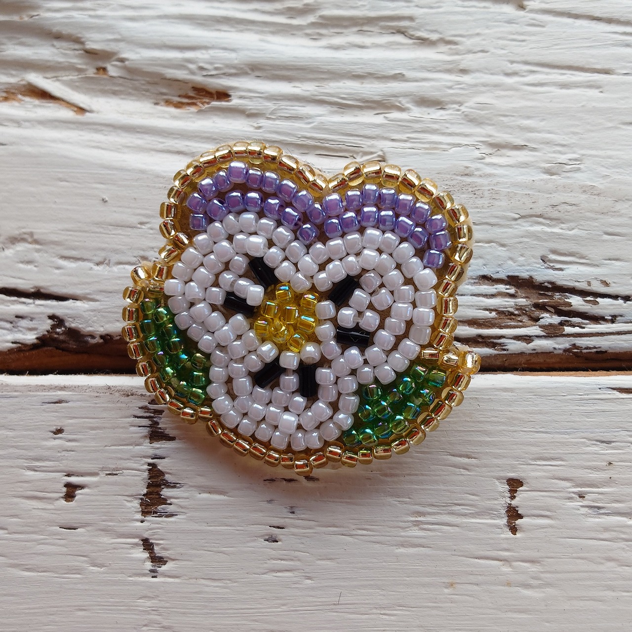 好きなお花をモチーフに ビーズ刺しゅうで楽しむ季節の花