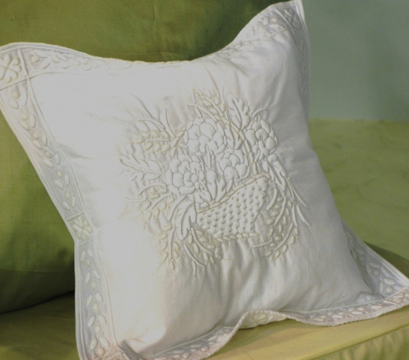 「白い布の彫刻」～Boutis(ブティ)