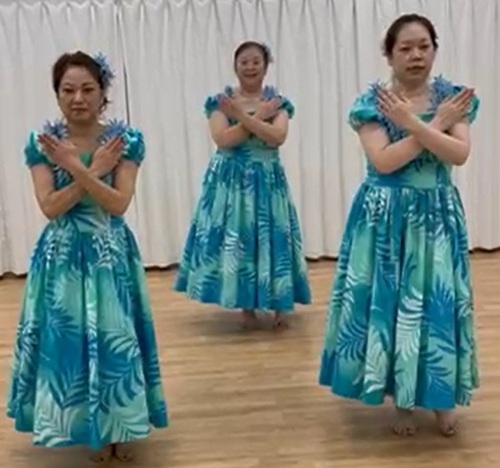 美しい心とカラダを (月)ハワイアン・フラ