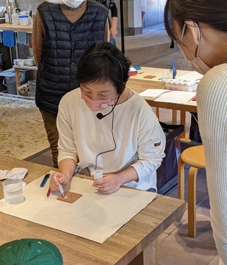 スポイトで描く不思議な技法 スペインタイル絵付け 春の1日講座 4月21日(水)