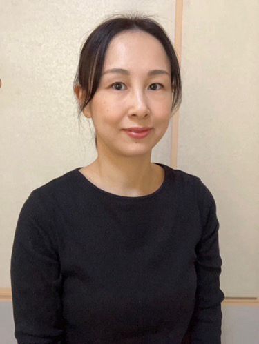 自分に合わせたポーズをとる やさしい健康ヨガ