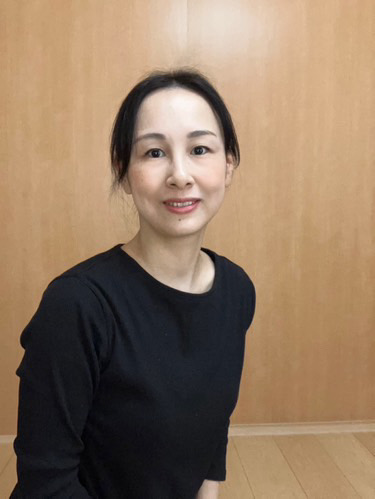 自分に合わせたポーズをとる やさしい健康ヨガ