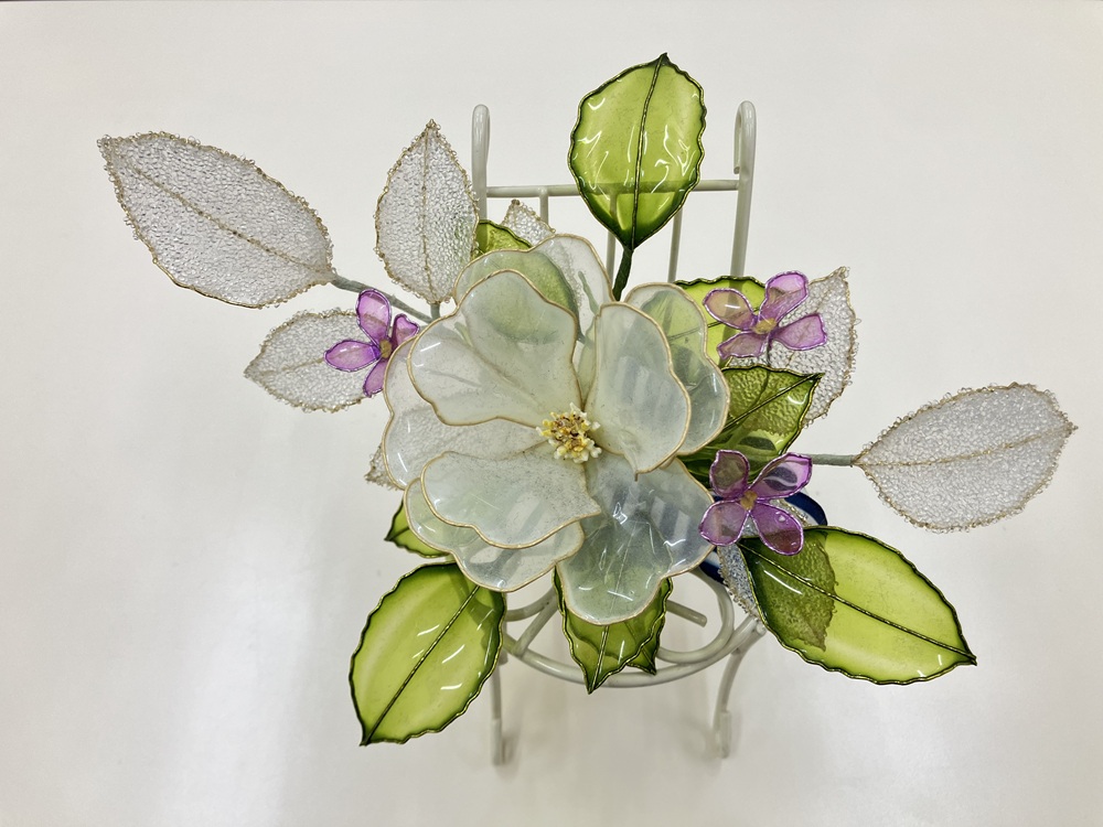 ワイヤーと樹脂液で作る アメリカンフラワー