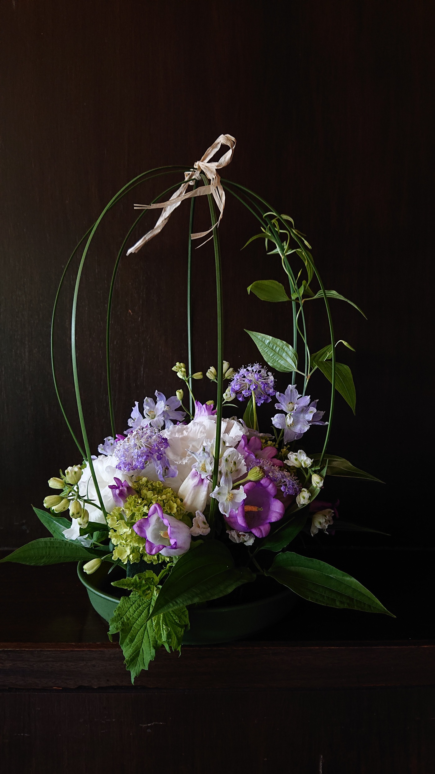 お洒落なフレッシュフラワーアレンジ パリスタイル花レッスン