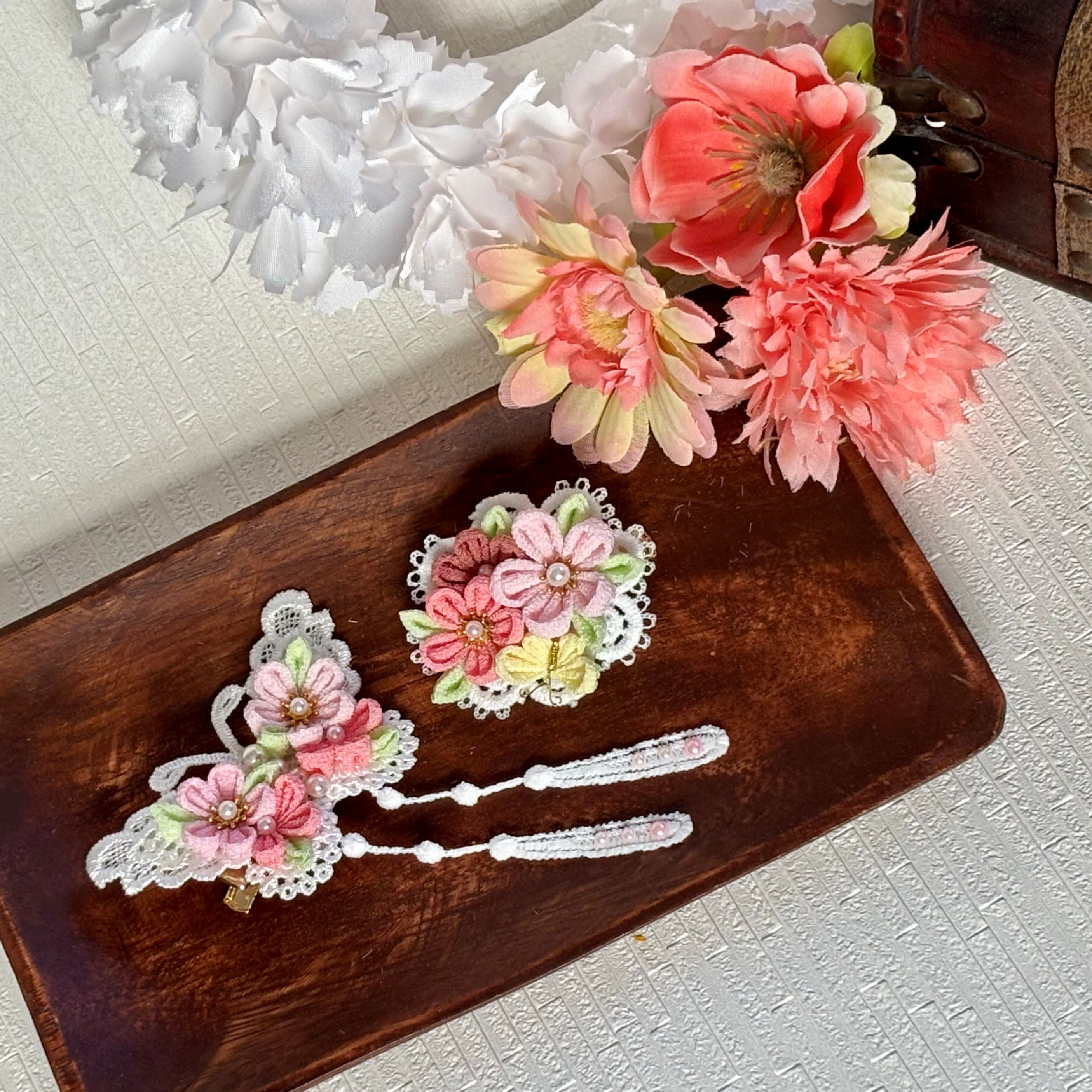 一日でできる「おそろい花日和シリーズ春」 つまみ細工のブローチとクリップ 春の新講座 4/2(木)1day講座