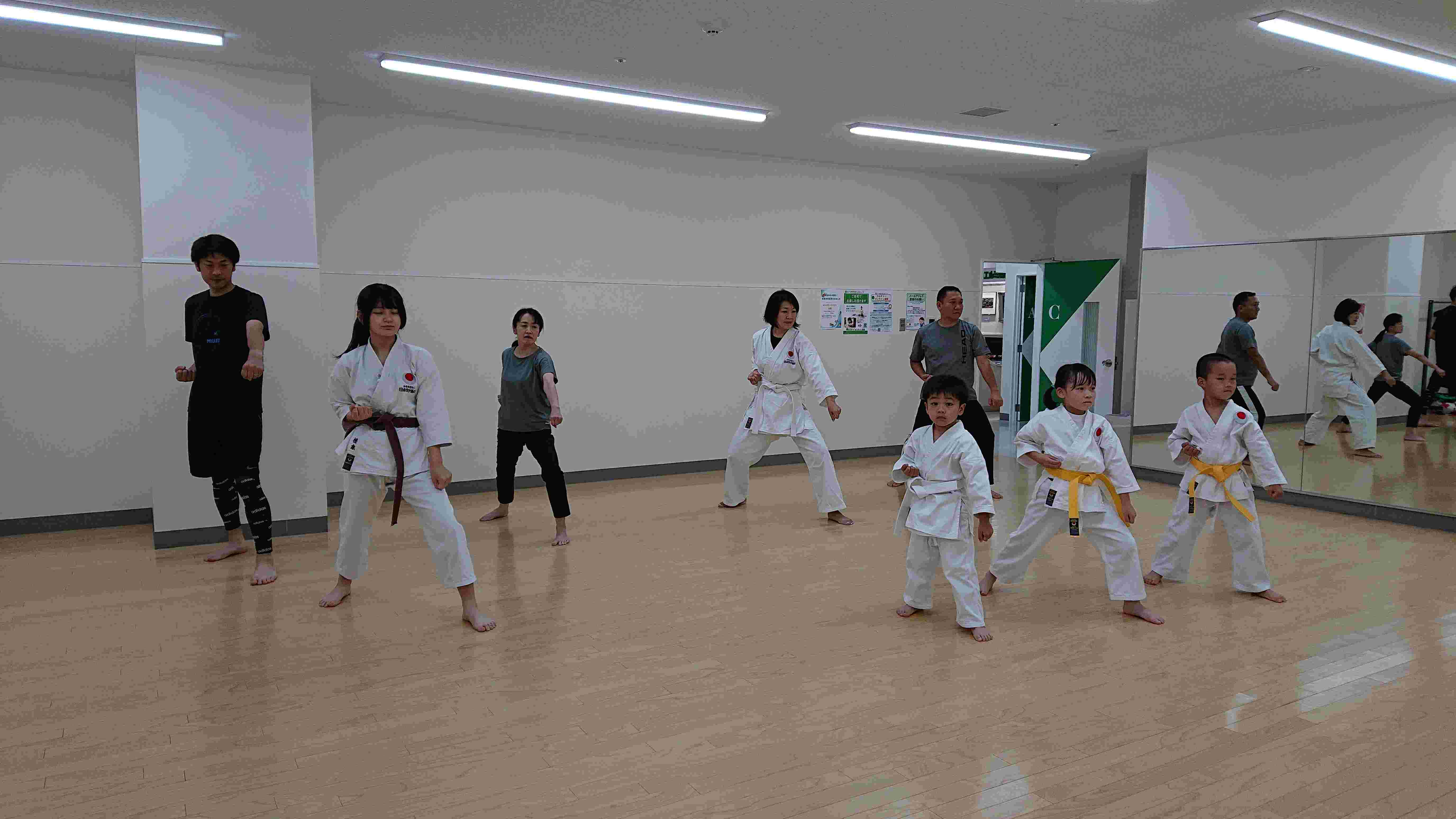 ジュニア・親子・大人みんな一緒に 平日の空手教室(親子)