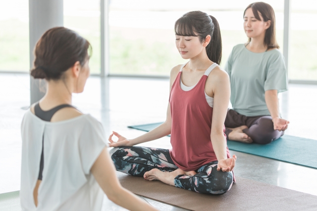 呼吸と共にココロとカラダを整える カラダ喜ぶ ほぐしヨガ 春の新講座 4/6(月)特別体験会開催