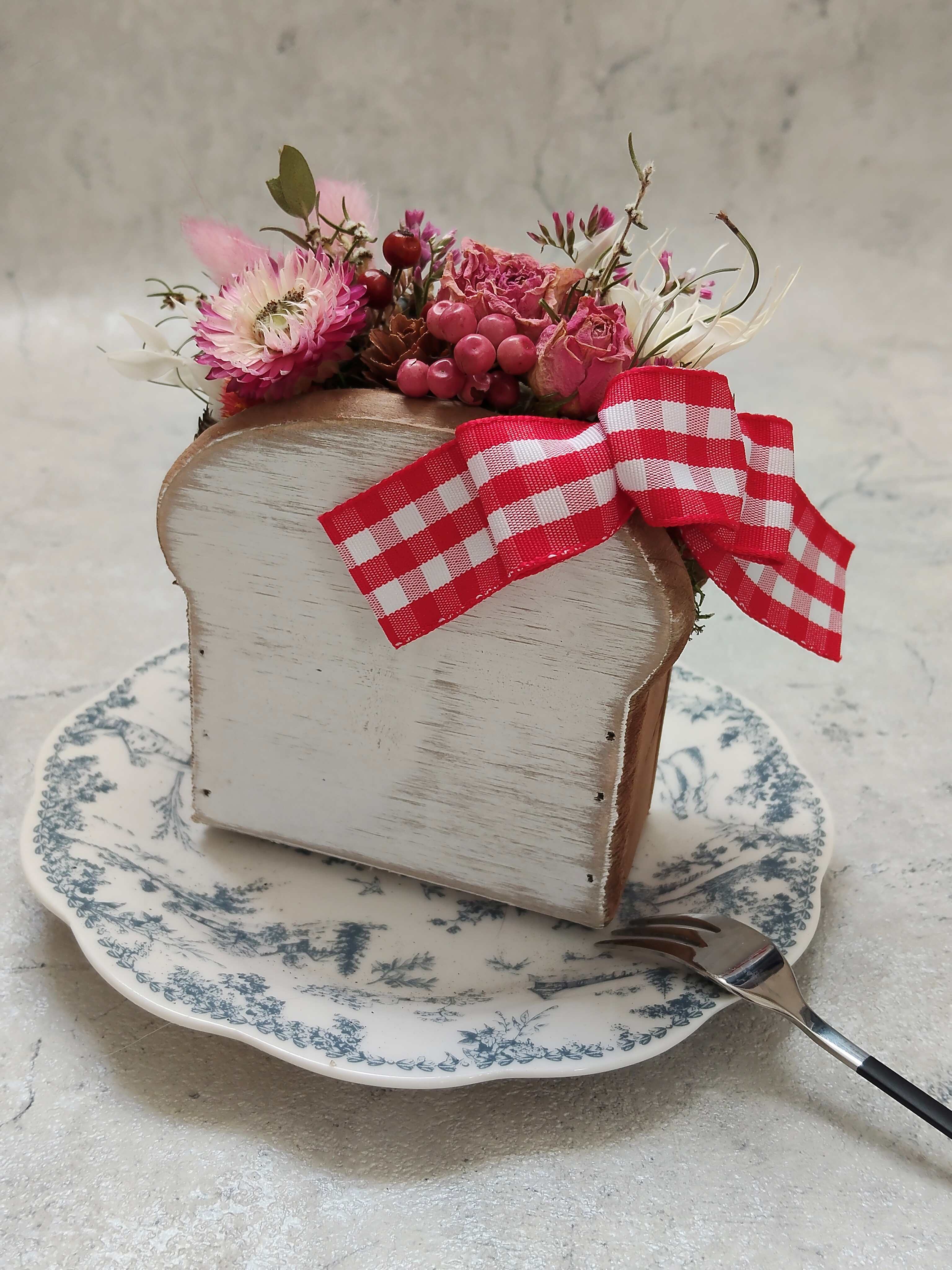 【春の新講座】(全3回) ドライフラワーで作る癒しの雑貨 「絵本の中の小さな花景色」 4/2・5/7・6/4(木)