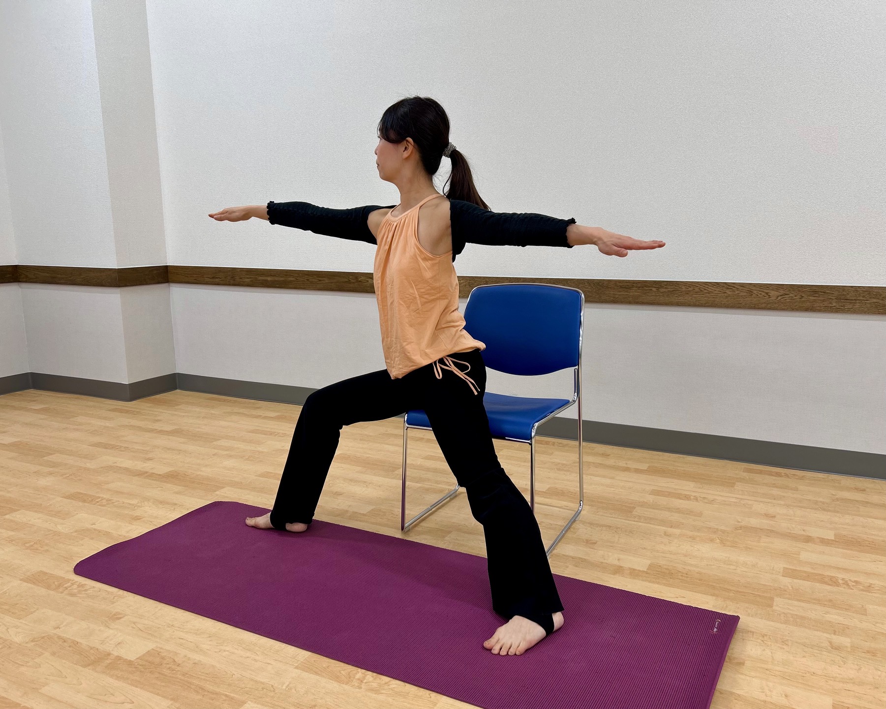 イスで行う ゆったりアロマヨガ&ストレッチ 新講座 4/9(木)特別体験会