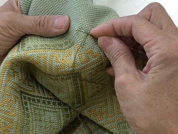 モダンと伝統 (金)こぎん刺し