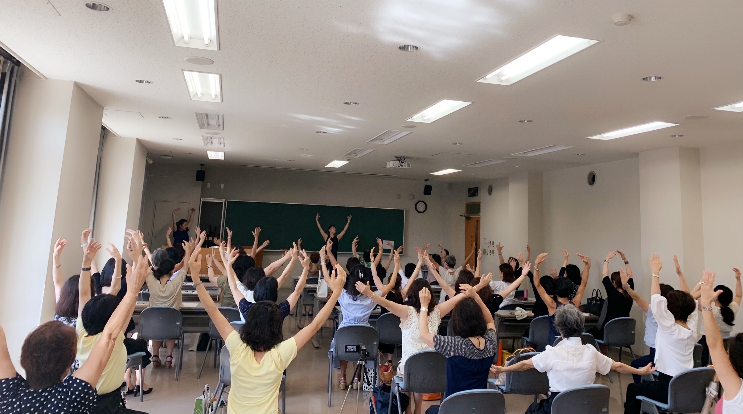 音楽に合わせ、座って健康バレエ チェアバレエ 夏の新講座 5/29(金)特別体験会