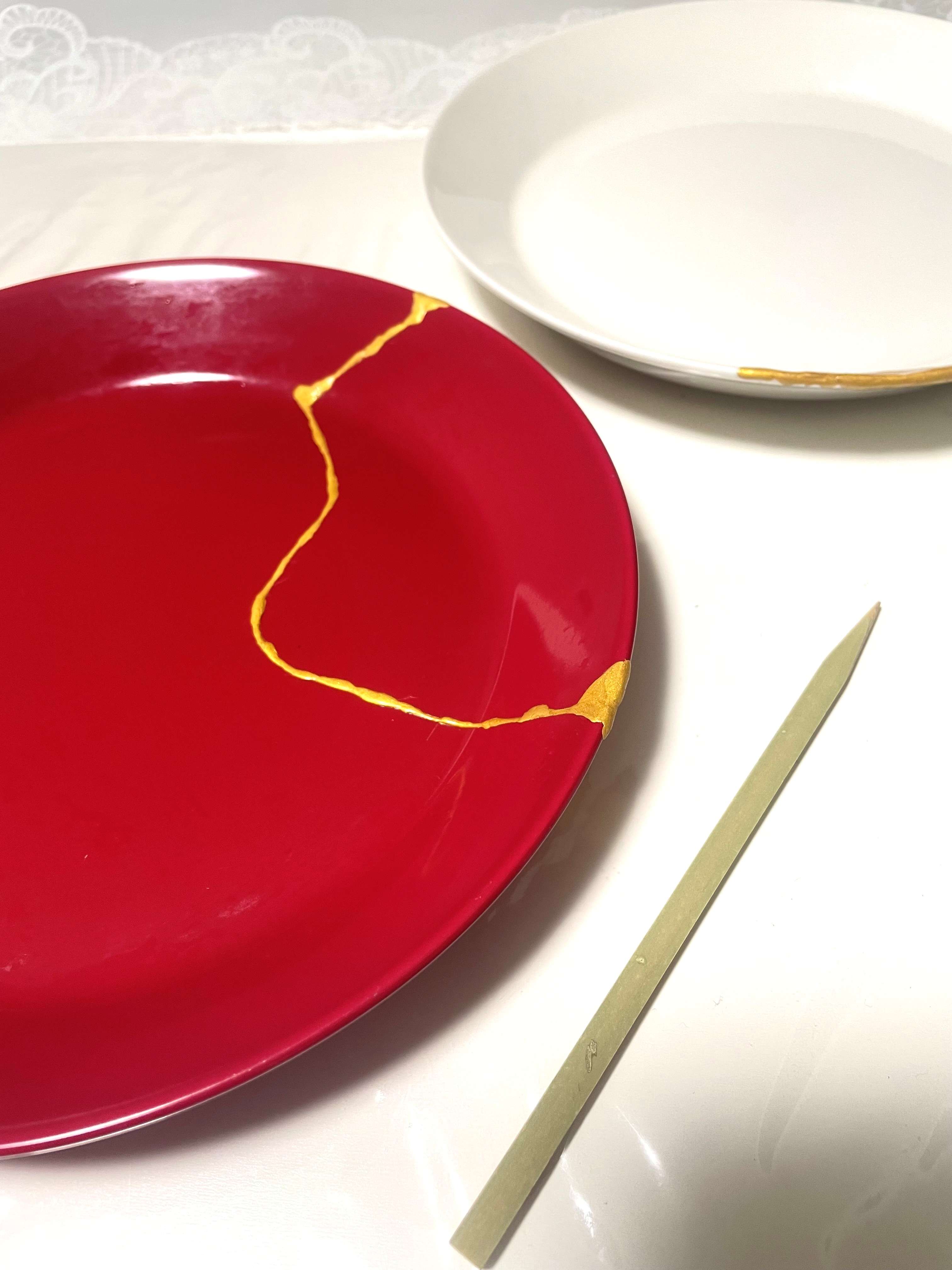 漆を使わない現代の簡単器修復 モダン金継ぎグルー継ぎ🄬