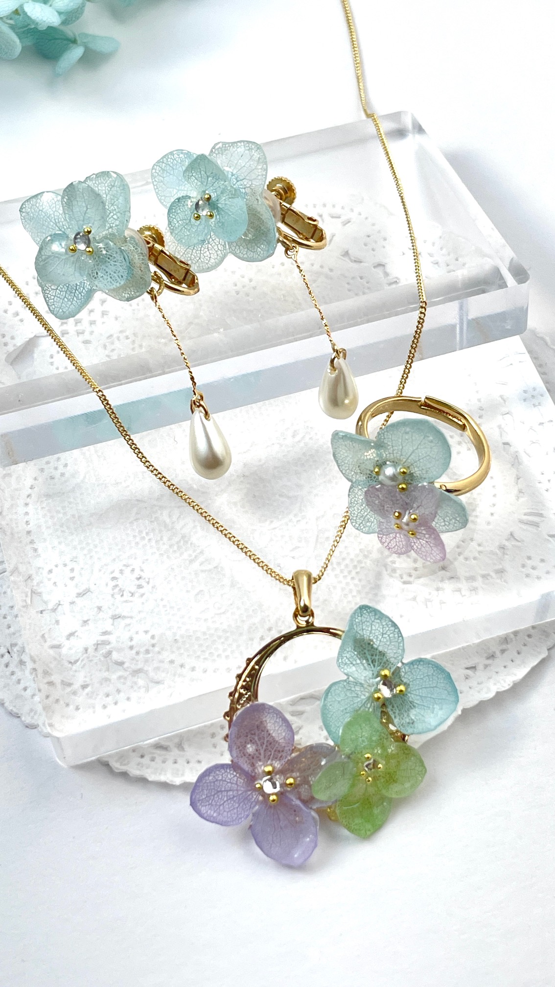 (全3回) 本物のお花を使ったレジンのアクセサリー ★5/26・6/23・7/28(火)夕の部15:40～・夜の部18:20～