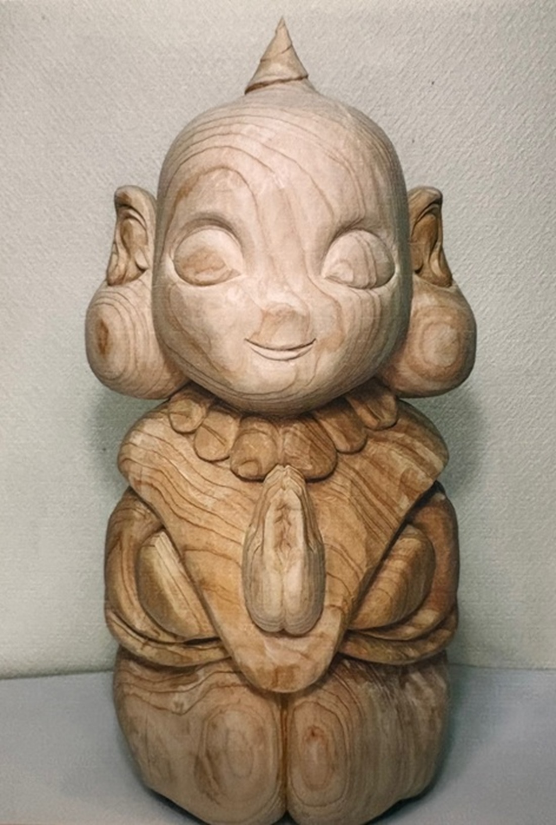 心の癒やしに 木彫りの楽仏像