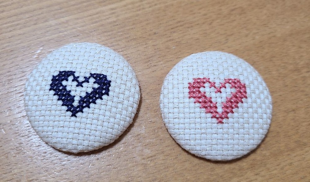 刺しゅう初心者から経験者まで クロスステッチ 【一日体験】5/26・6/23(火) 体験費880円 体験教材費550円 くるみボタン作成