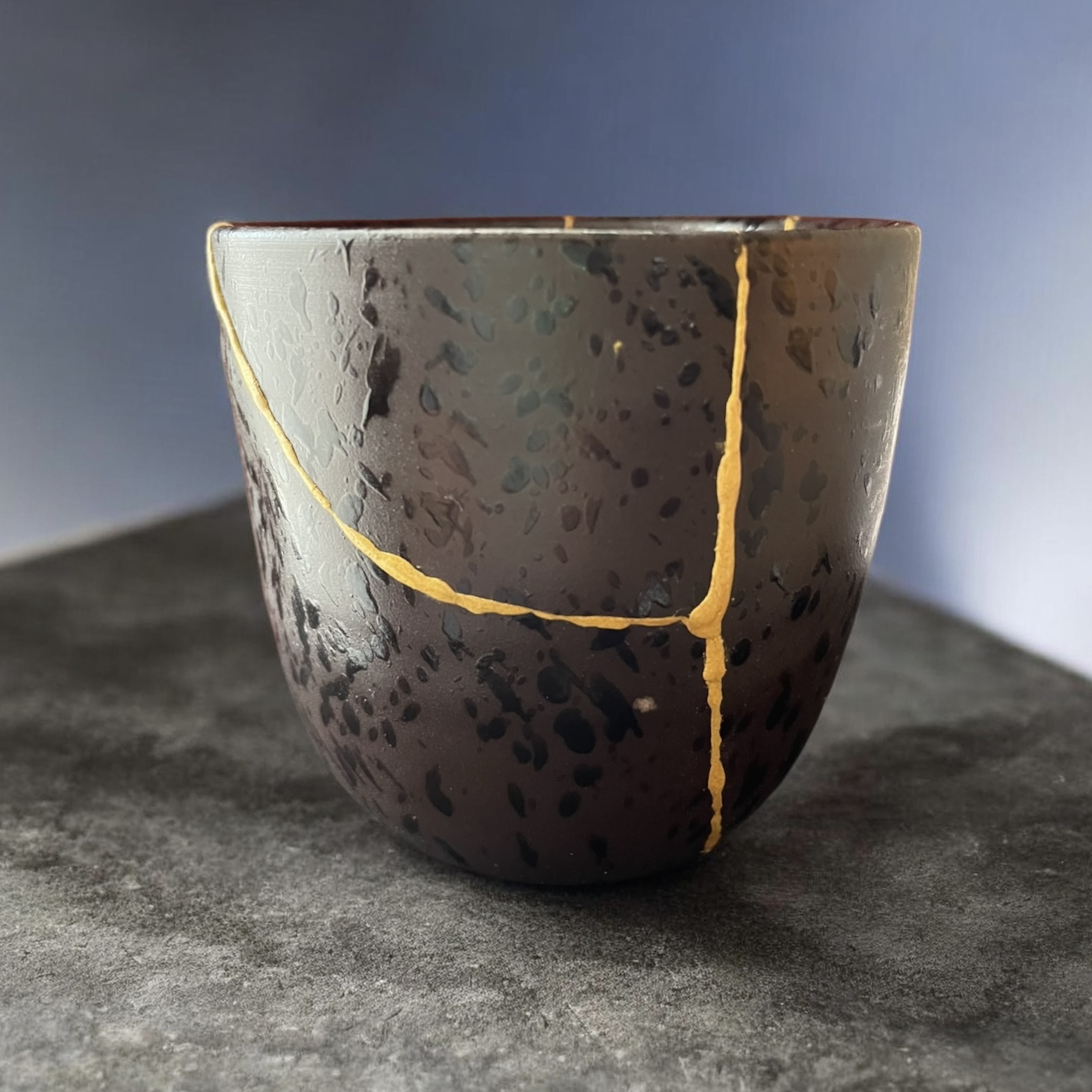 漆を使わない現代の簡単器修復 モダン金継ぎグルー継ぎ🄬