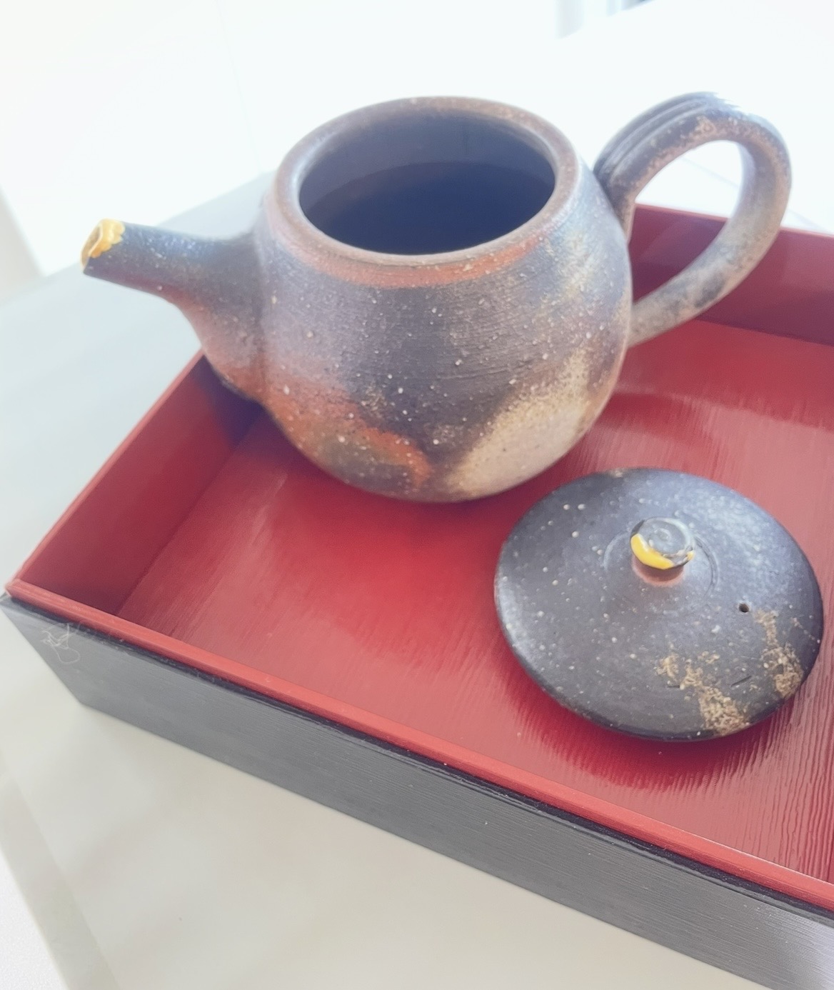 漆を使わない現代の簡単器修復 モダン金継ぎグルー継ぎ🄬