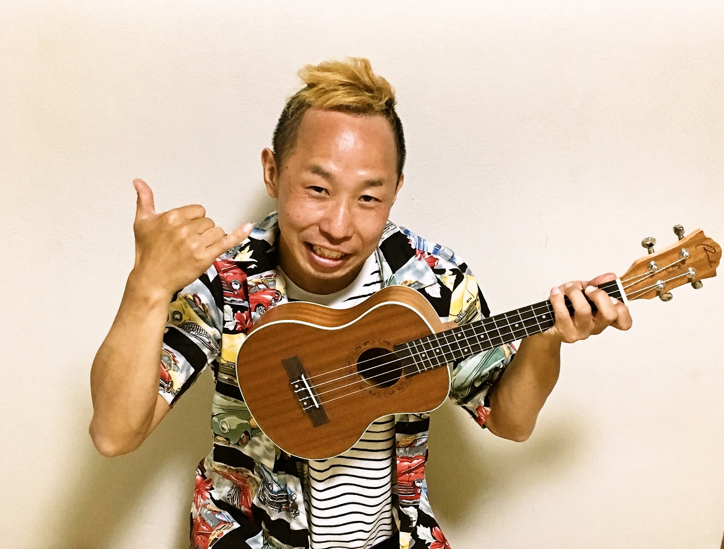 楽しくワイワイと ウクレレ