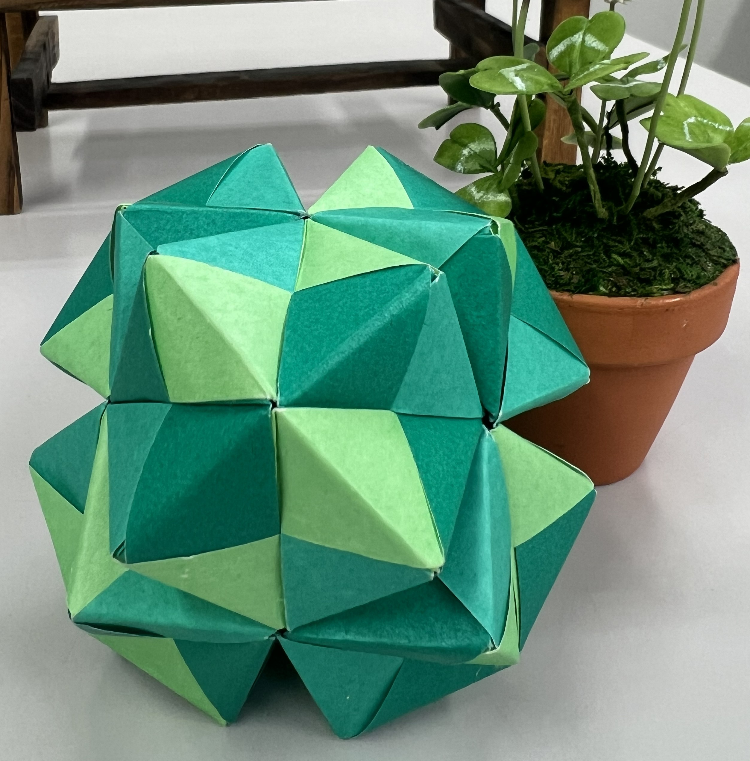 大きさ折り方いろいろ 折り紙でくす玉(全3回) 夏の新講座 6/17(水)スタート予定