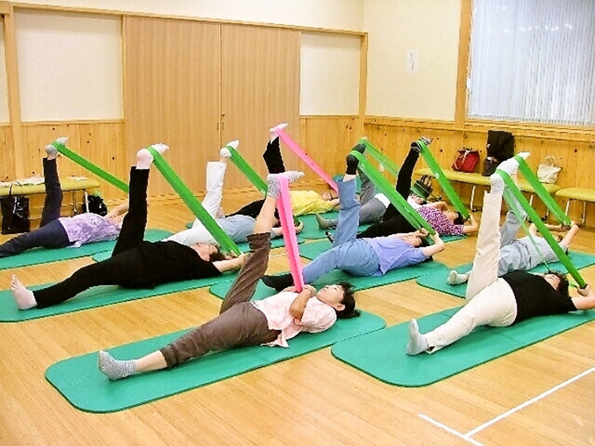 ゴムバンドで優しく身体をほぐす 50歳からのストレッチ&筋トレ 夏の新講座 6/9(火)特別体験会