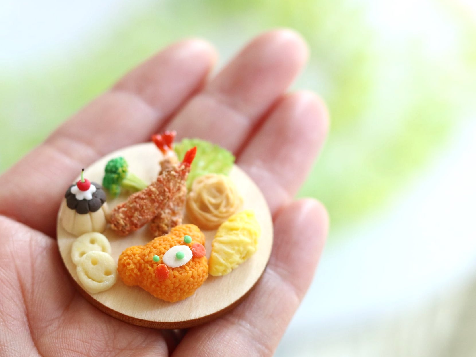 はじめてでも簡単に作れる 樹脂粘土で作るミニチュアフード