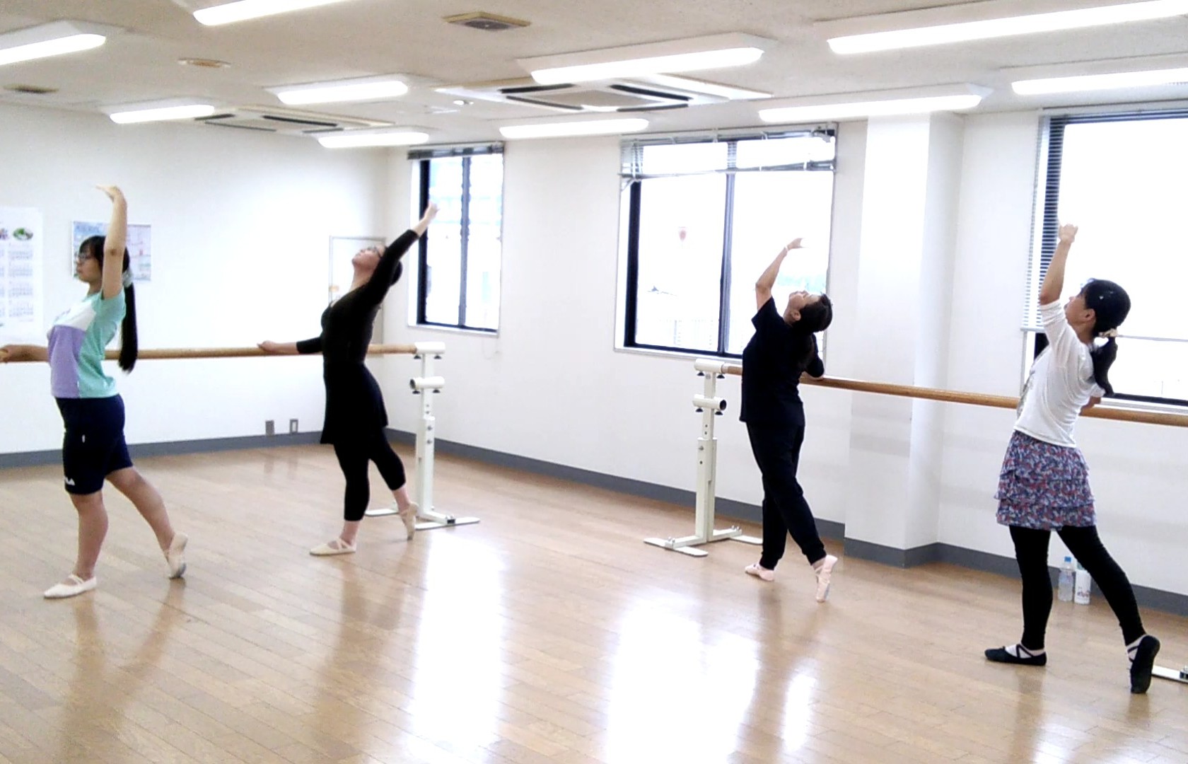 年間44回 モダンバレエ