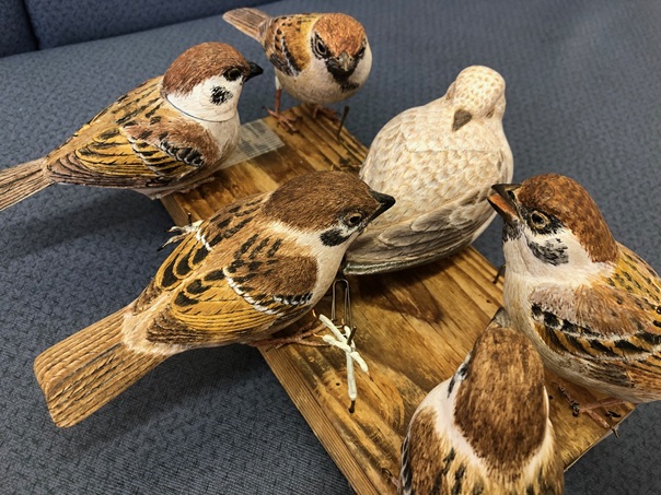 鳥の彫刻