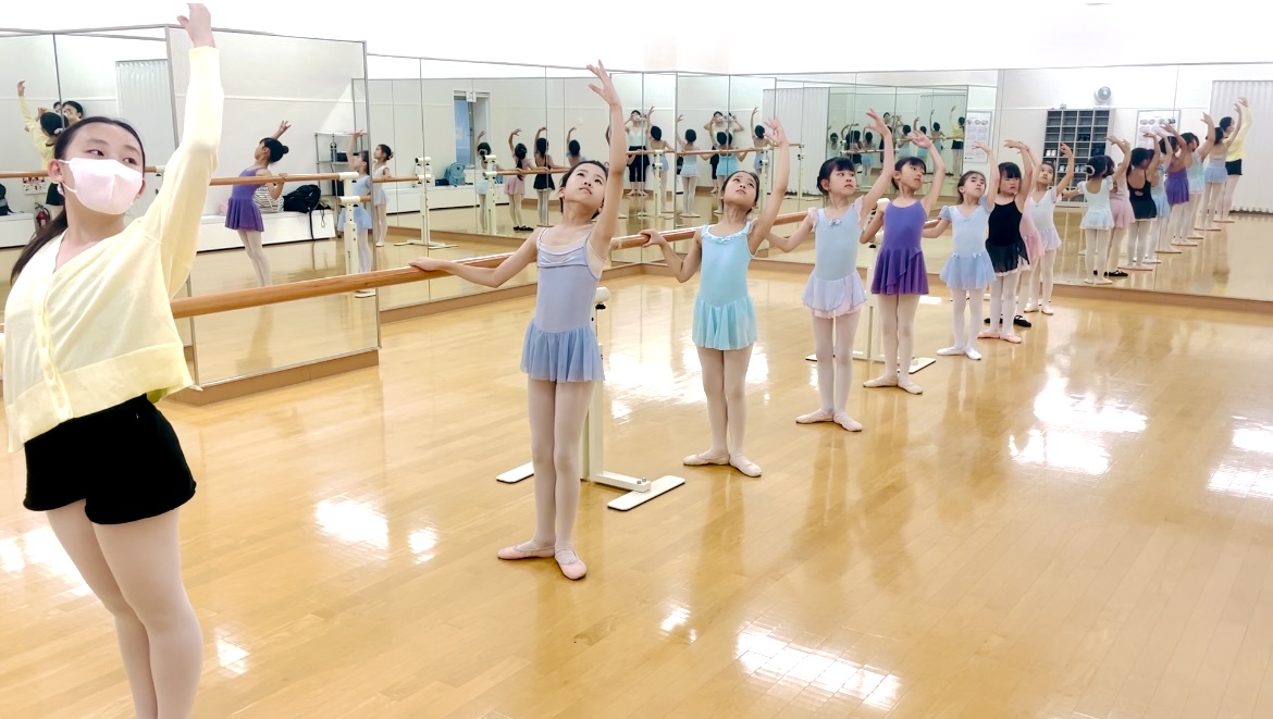 踊る楽しさを学ぼう! こどもバレエ(ジュニア)