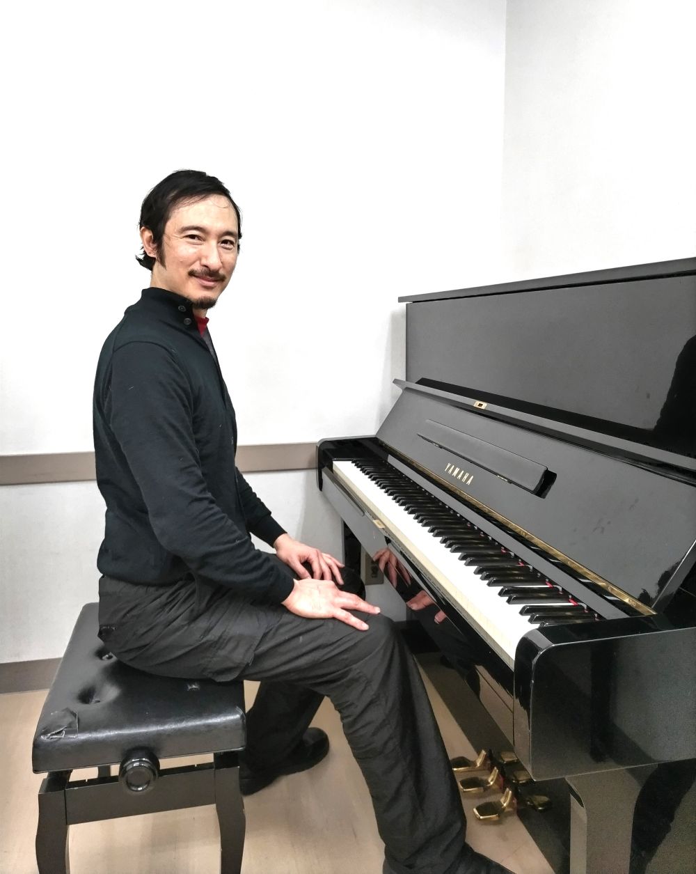 劇団四季出身の先生による ヴォイストレーニングと声楽