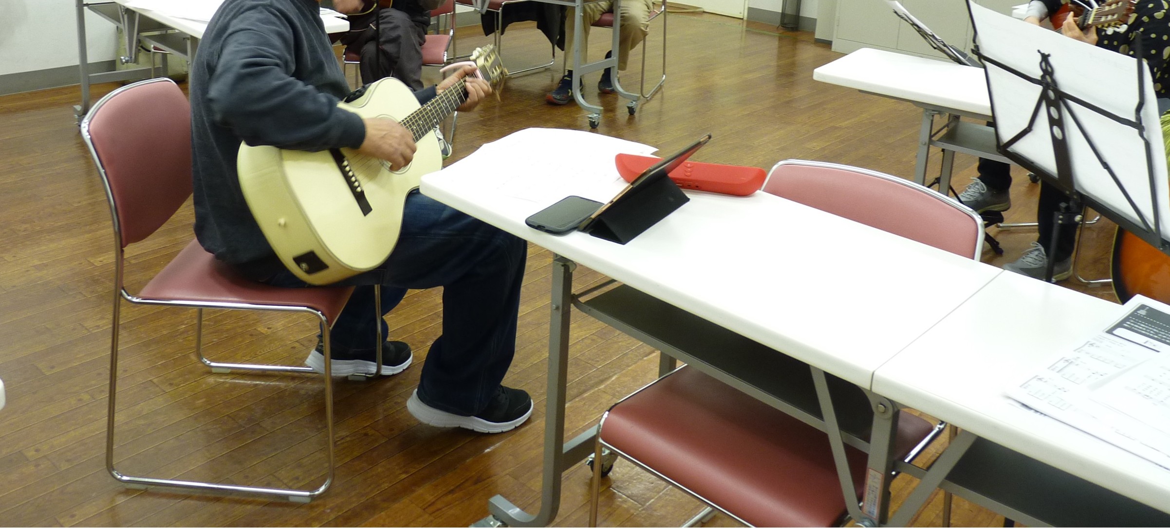 基礎から楽しく覚えましょう ギター(グループレッスン) 中学生以上