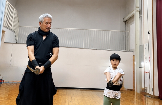 刀を使いこなして漫画やゲームの主人公になろう! 楽しみながら学ぶ殺陣(たて)