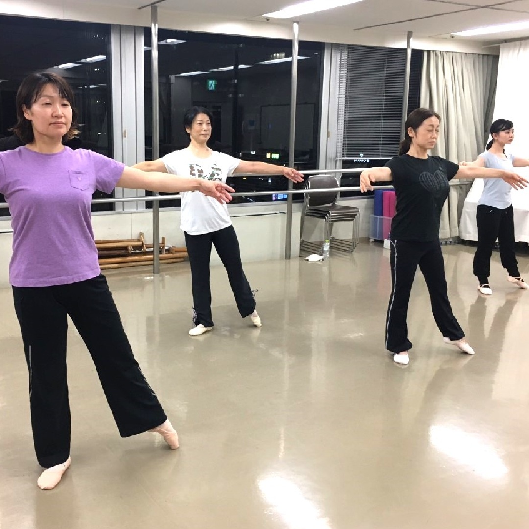 〈ジャンル〉バレエ・ダンス・舞踊 【バレエエクササイズ 20時クラス】 目指せ姿勢美人!