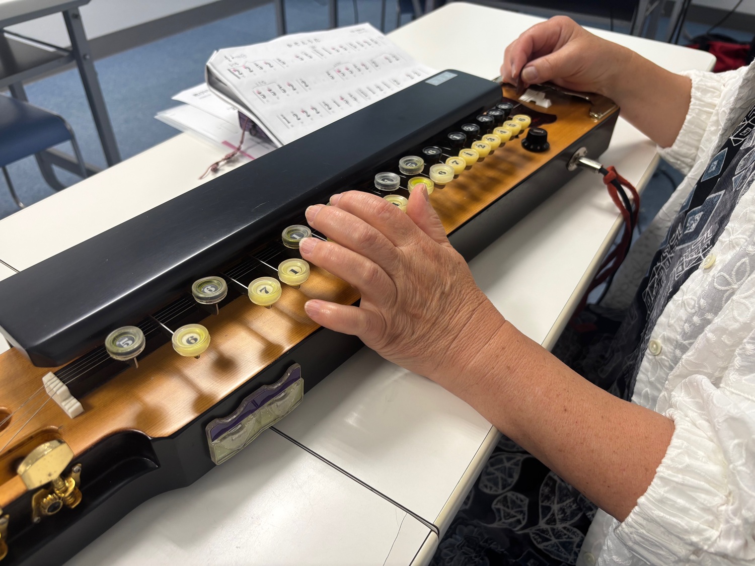 音楽を楽しみましょう 琴伝流大正琴