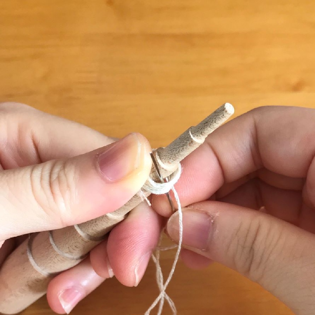 〈ジャンル〉手芸・刺しゅう・ハンドメイド 【ヘデボリングのアクセサリー】 デンマークの伝統刺繡をアクセサリーにアレンジ