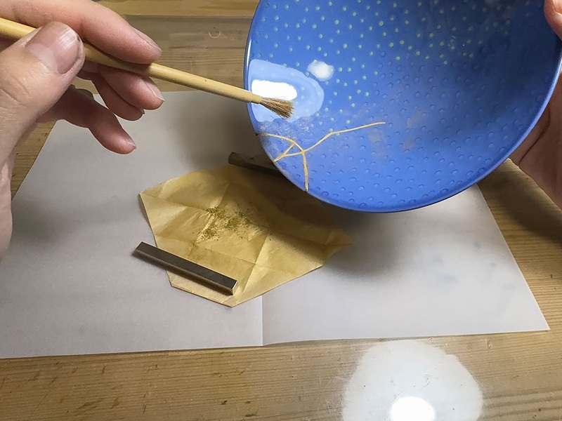 天然素材の漆を使って はじめての金継ぎ